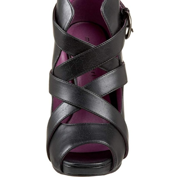 EUC Steve Madden stappy sandals, black, size 8 - Picture 8 of 8